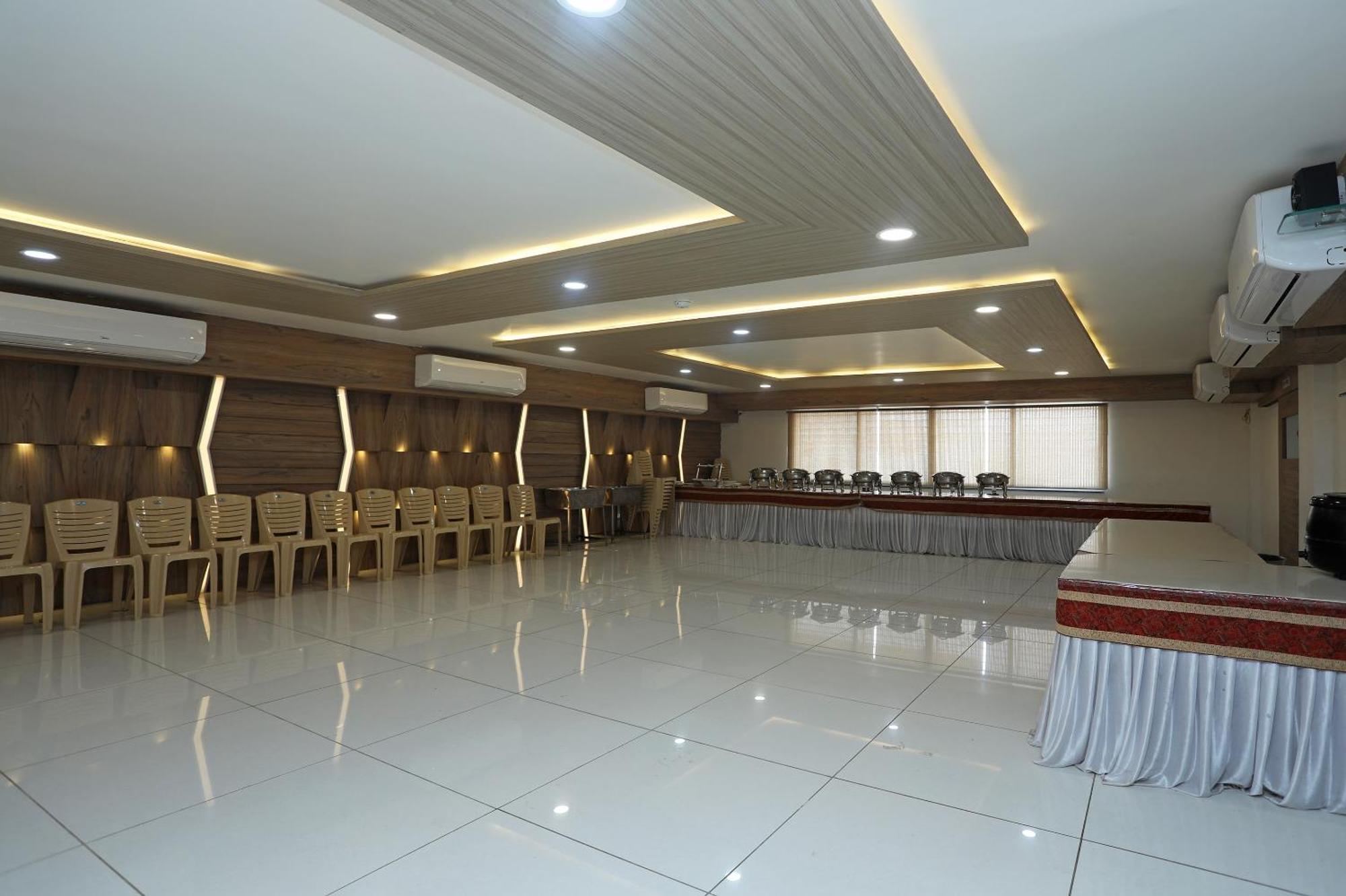 Super Hotel O Taste Of Temple Бхопал Экстерьер фото